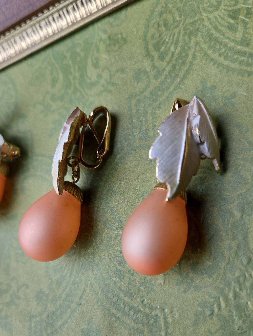 Vintage Peach and Gold Enamel Leave Grapes Brooch Necklace Pendabt Earring Set - Picture 8 of 17